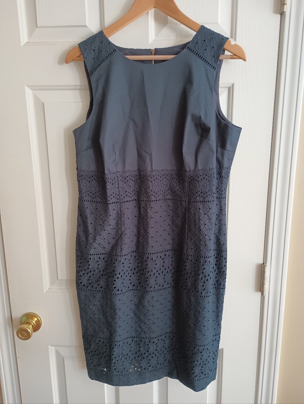 Ann Taylor Navy Blue Eyelet Embroidered Sheath Dress Size 12P Sleeveless